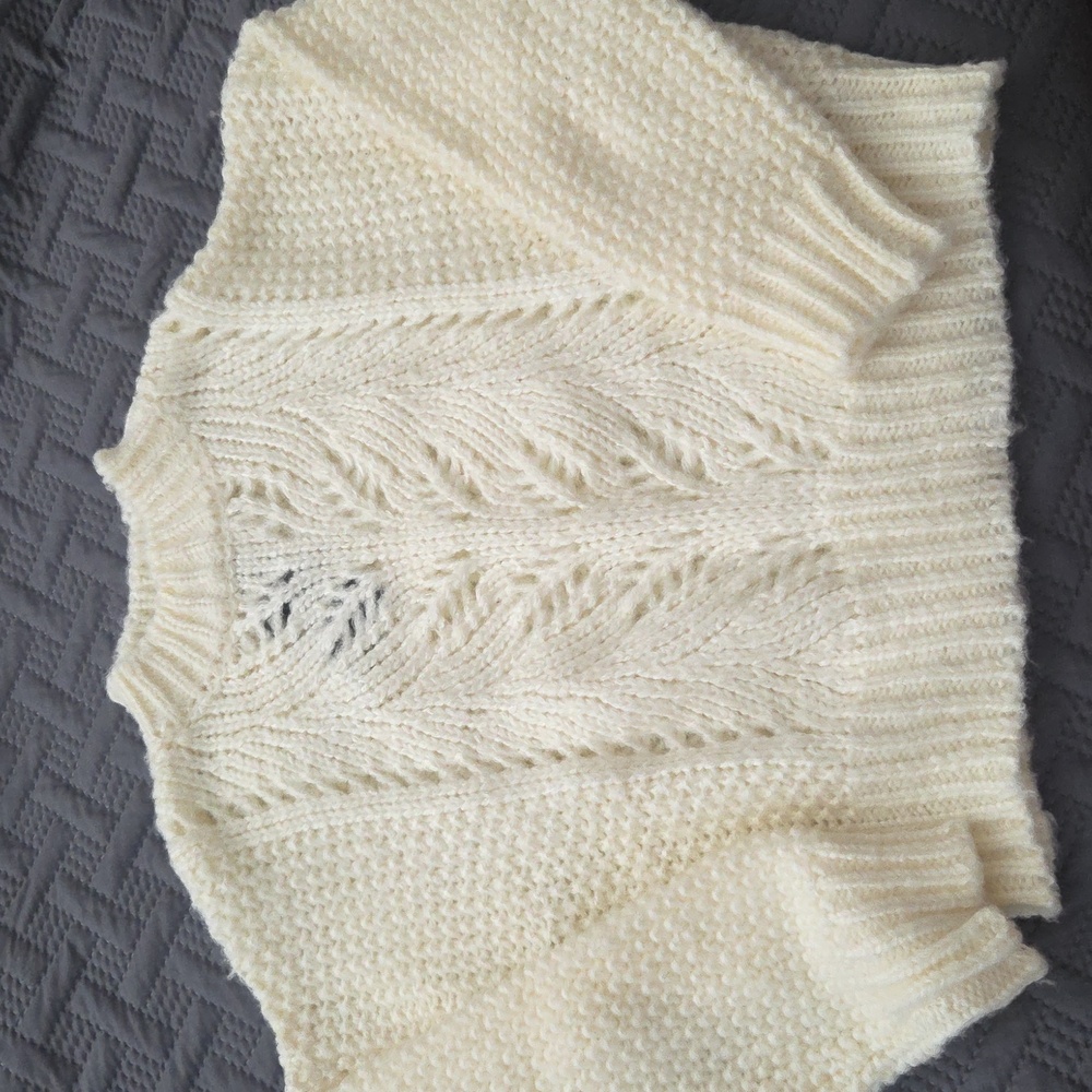 Forever 21 eyelet knit pullover sweater
